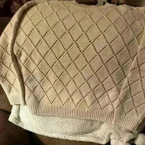 Ladies Ecru solid colored sweater sz L triangle pattern,